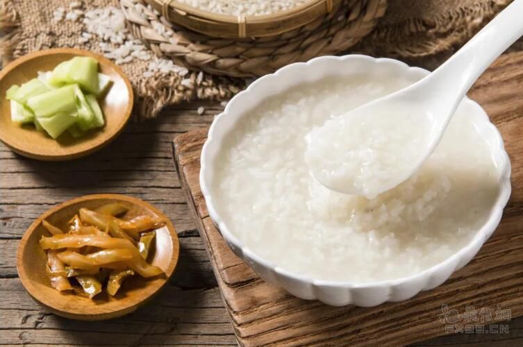 德国战机携带最新型核弹飞行